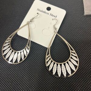 🛍️ 4 for $20 🛍️ Elegant Stainless Leaf Drop Earrings